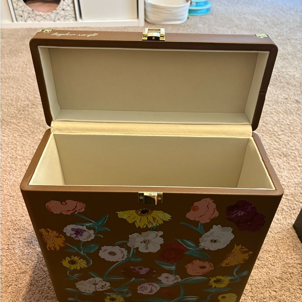 Taylor Swift Surprise Piano Vinyl Case - Picture 3 of 4